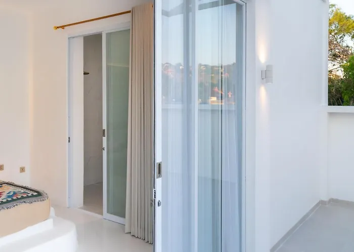 Villa Grega Mykonos, 2br Walking To Padang Padang *