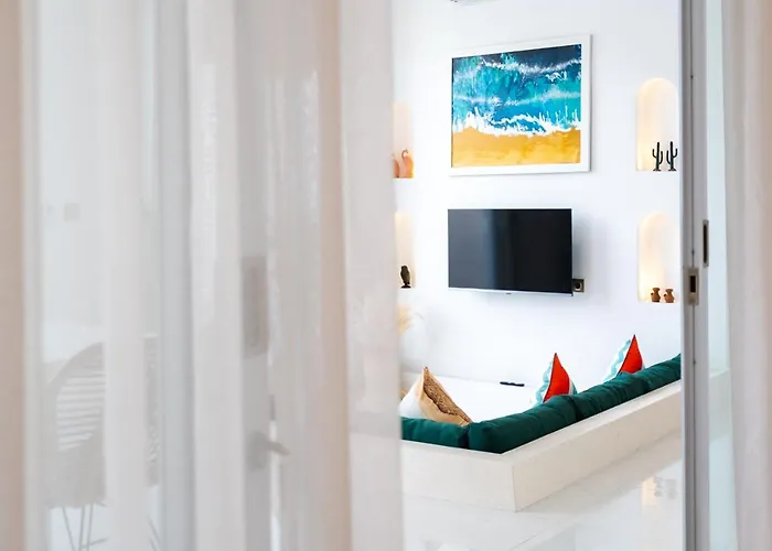 Villa Grega Mykonos, 2br Walking To Padang Padang *